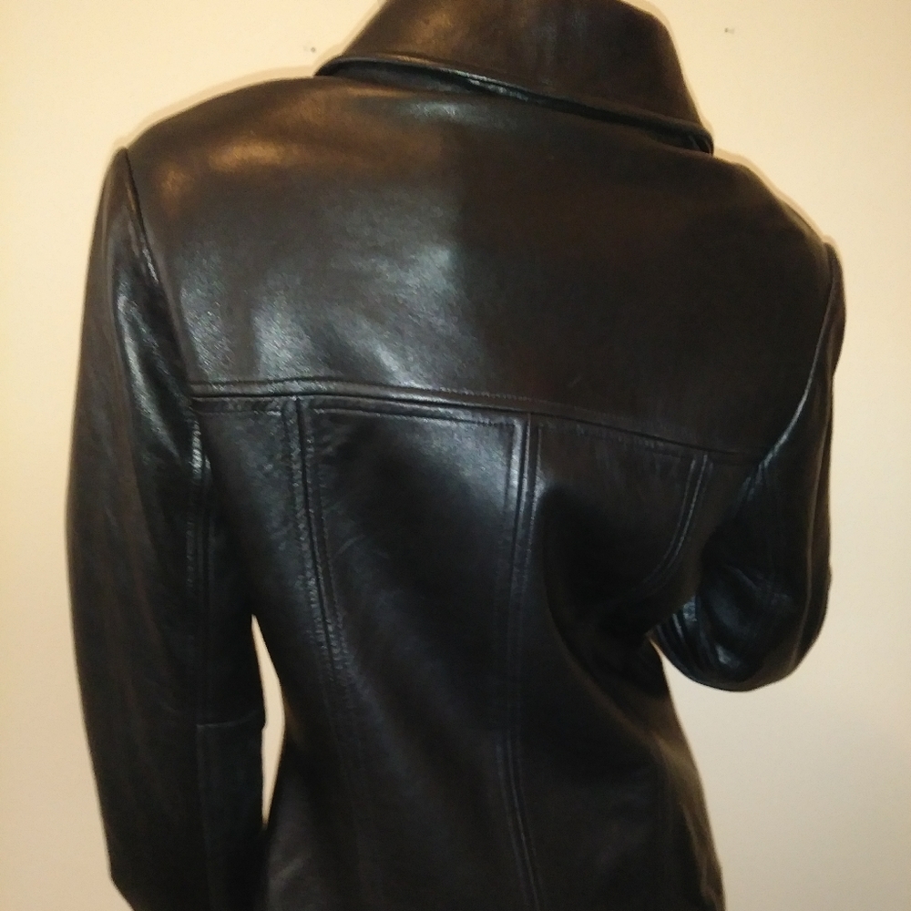GORGEOUS MACYS GENUINE LEATHER JACKET - Picture 3 of 7